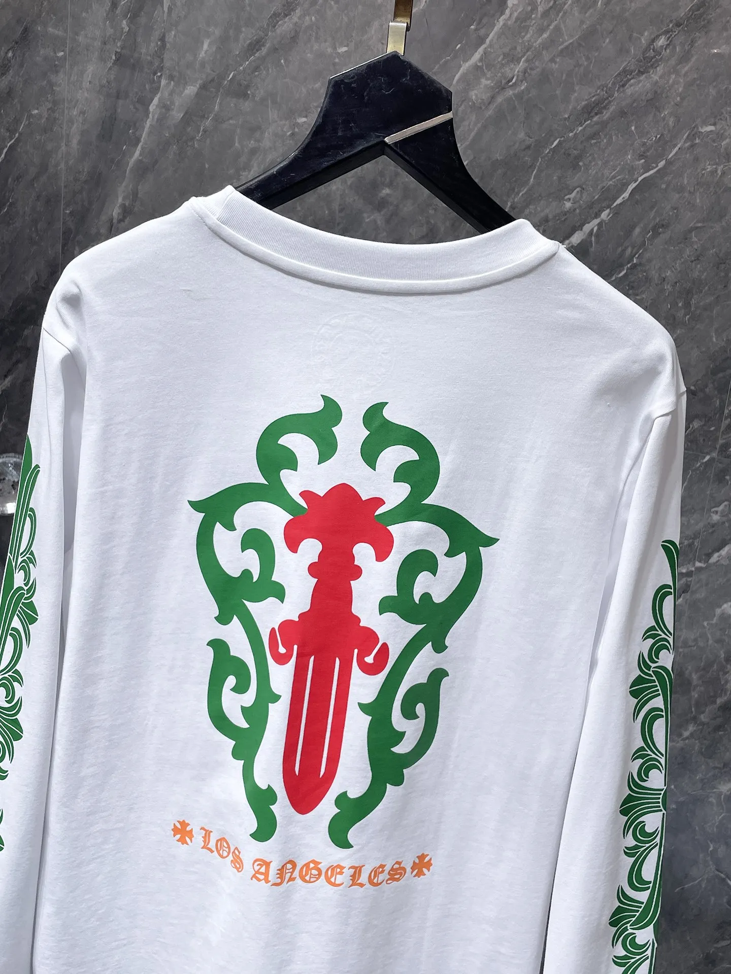 P160 Chrome Hearts🍁Long T series🍁 Available simultaneously at counters❤️ Chrome LA limited vine sword green floral arm long-sleeved T-shirt Imported environmentally friendly glue printing and dyeing Specially customized original 1:1 high weight comfortable fabric 🌈Recommended color: white black🌈 Size: S, M, L, XL